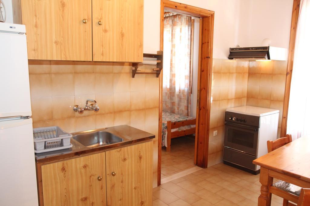 Circe Pansion Apartment Lixouri Room photo