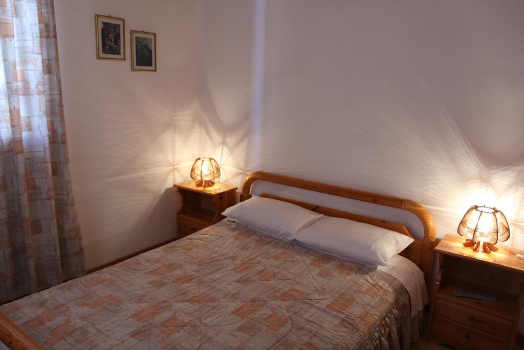 Circe Pansion Apartment Lixouri Room photo