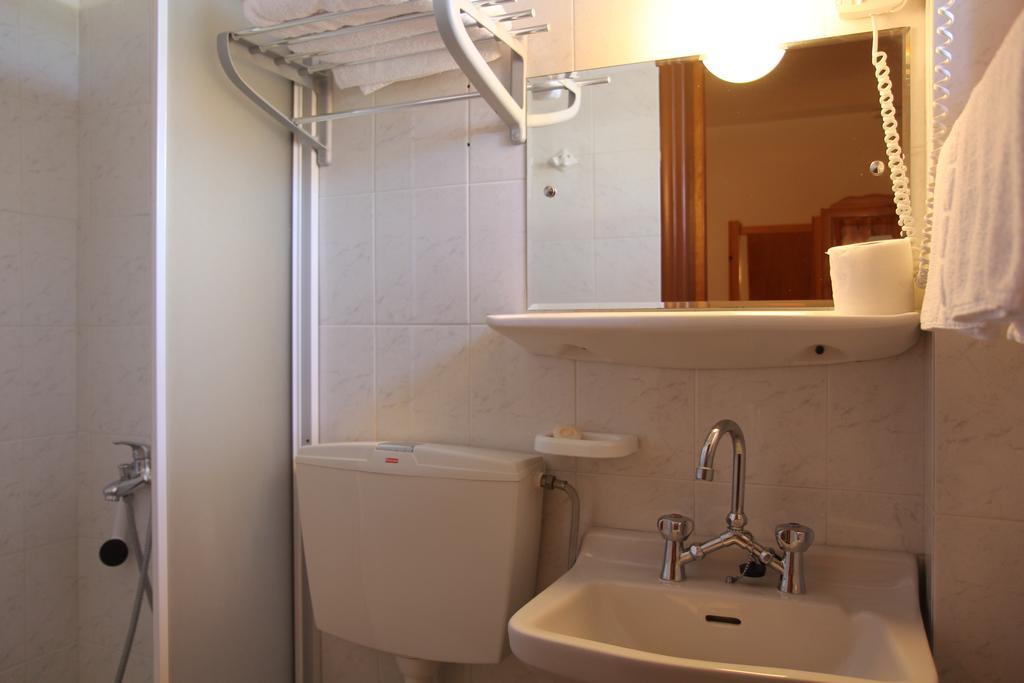 Circe Pansion Apartment Lixouri Room photo