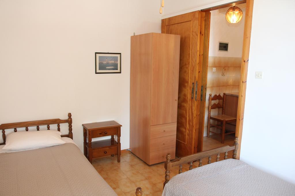 Circe Pansion Apartment Lixouri Room photo