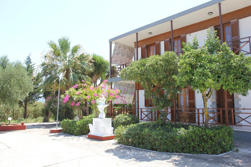 Circe Pansion Apartment Lixouri Exterior photo